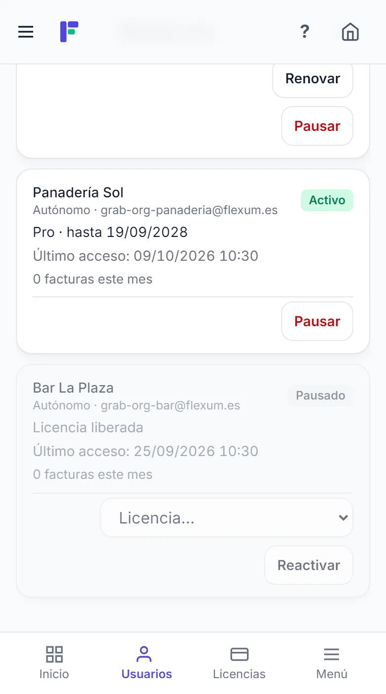 Cliente pausado con su licencia liberada y el botón Reactivar
